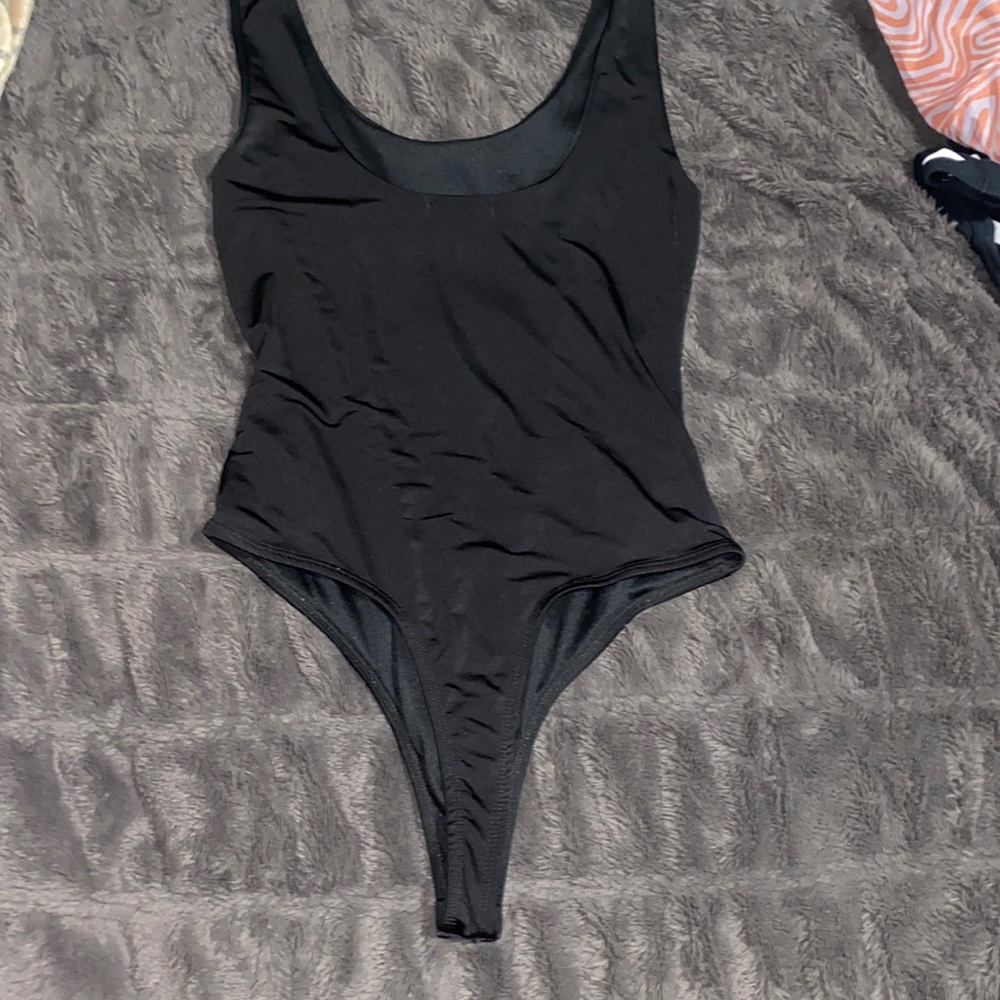 🎱The perfect Black bodysuit! - Picture 5 of 8